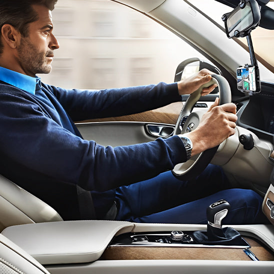 porte-telephone-voiture-concentration-sur-la-route