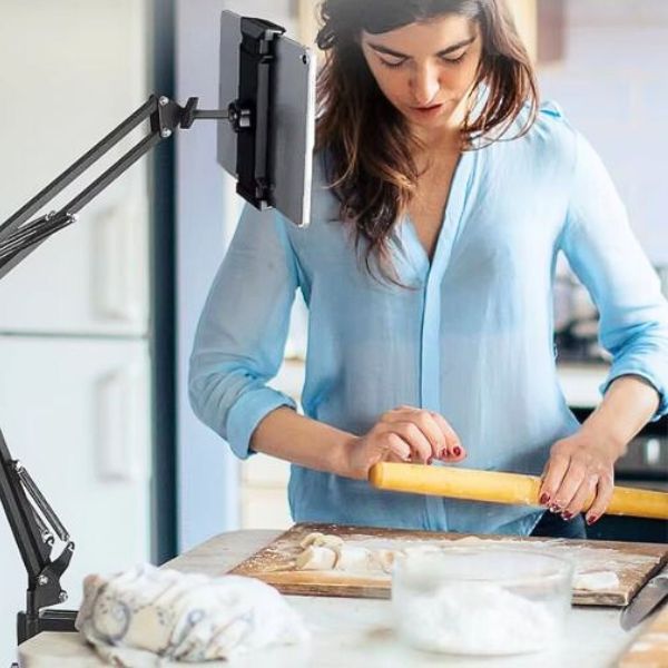 Porte-tablette-pendant-la-cuisine