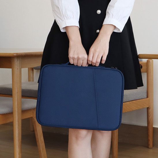 Housse ordinateur permet un rangement optimal du bureau