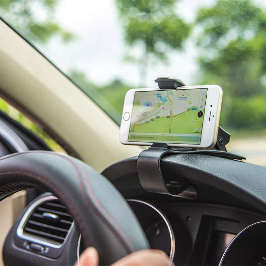 porte-telephone-voiture-regard-fixe-sur-la-route