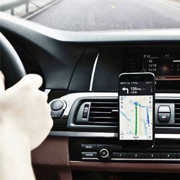 support-magnetique-telephone-voiture-conduite-plus-sure